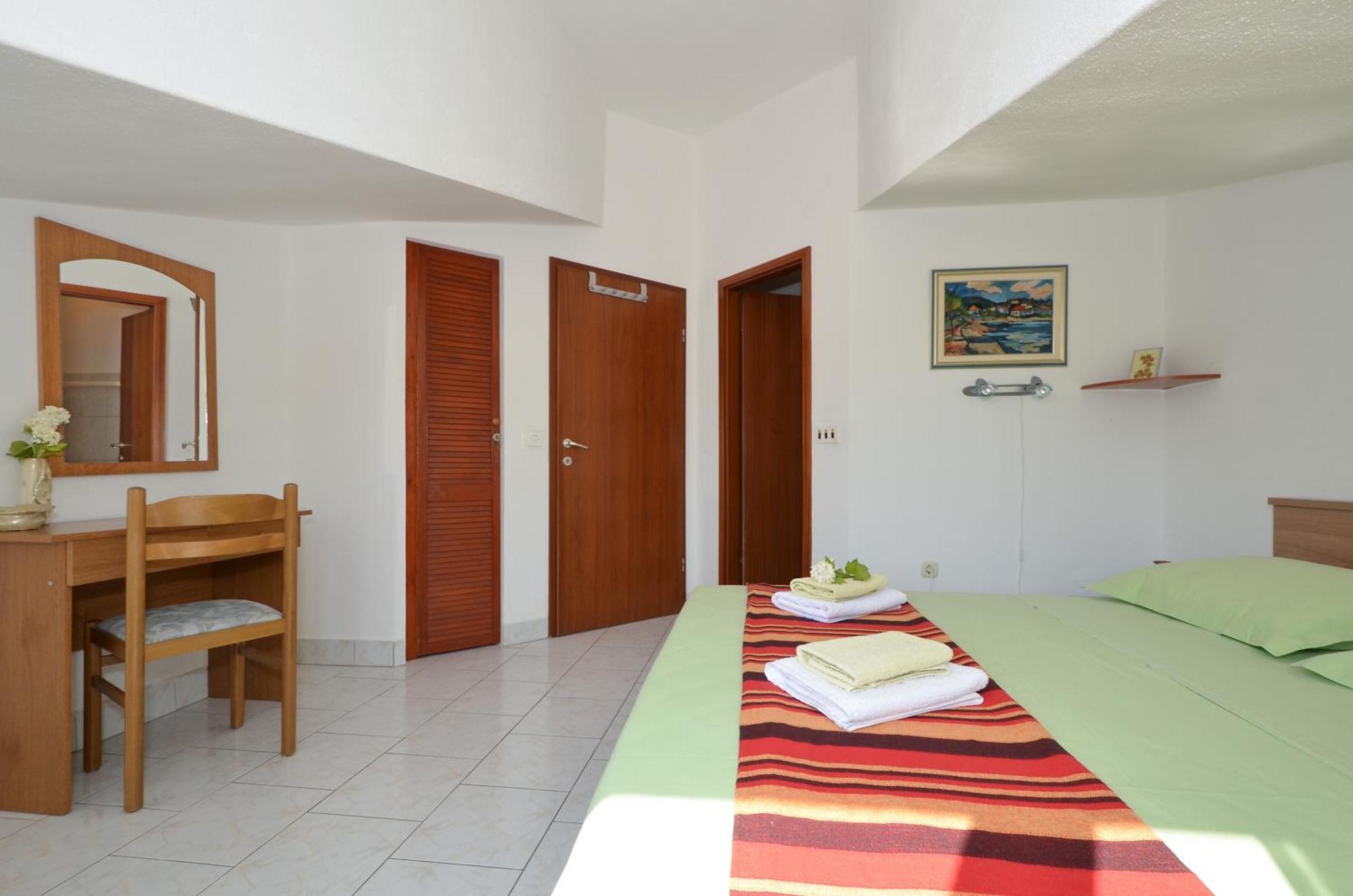 Apartments By The Sea Slatine, Ciovo - 12176 Номер фото